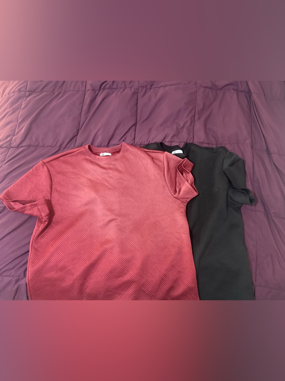 Men's Short Sleeve Textured Crew Tee in Red and Black